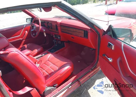 1983 Ford Mustang z USA, uszkodzony, nr VIN 1FABP2737DF133461